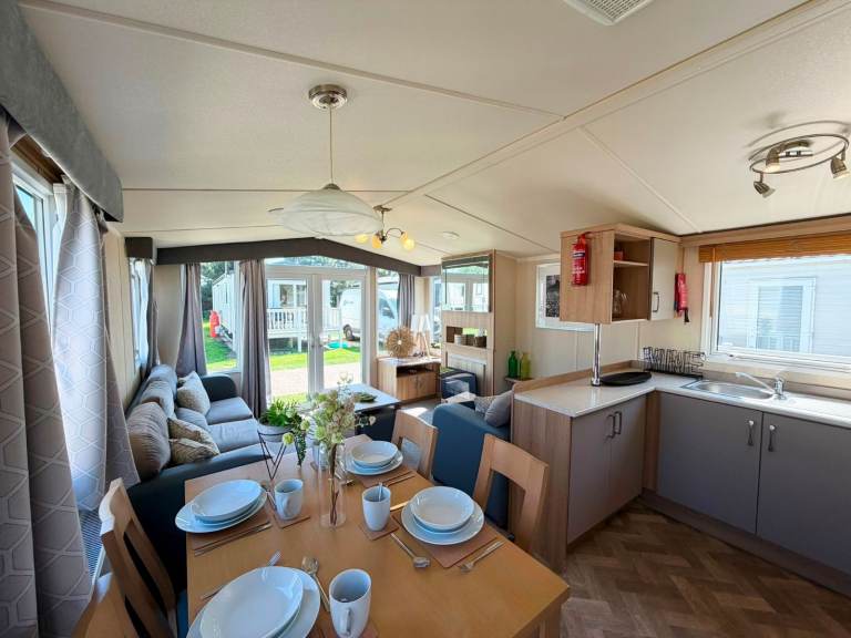 CHEAP STATIC CARAVAN FOR SALE NEAR GREAT YARMOUTH AND LOWESTOFT