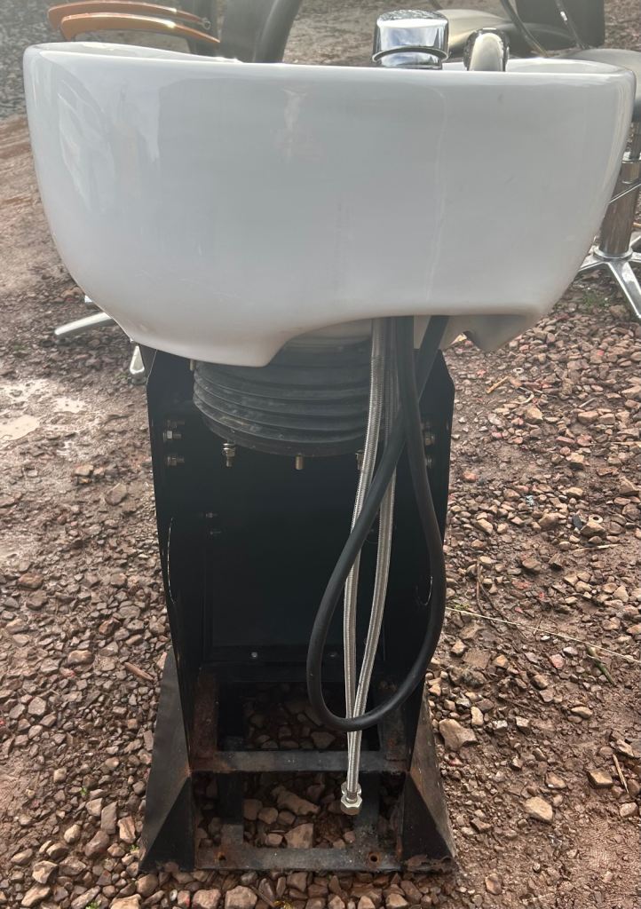 Stylish hairdresser backwash units in very good condition 