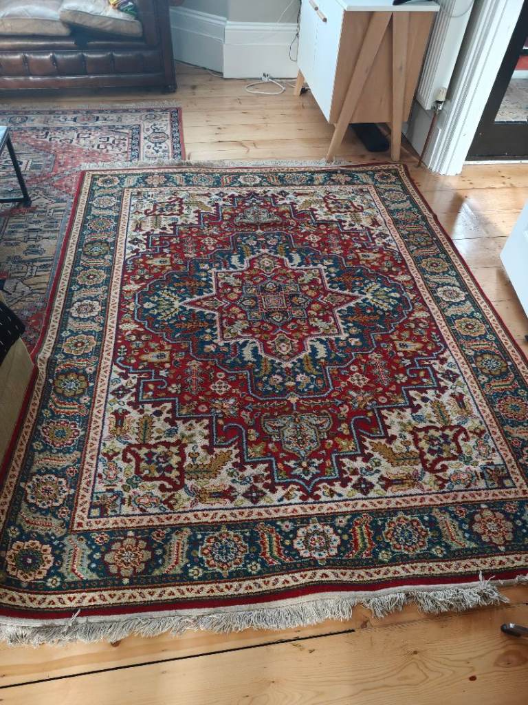 Beautiful Persian Style Rug – Good Condition