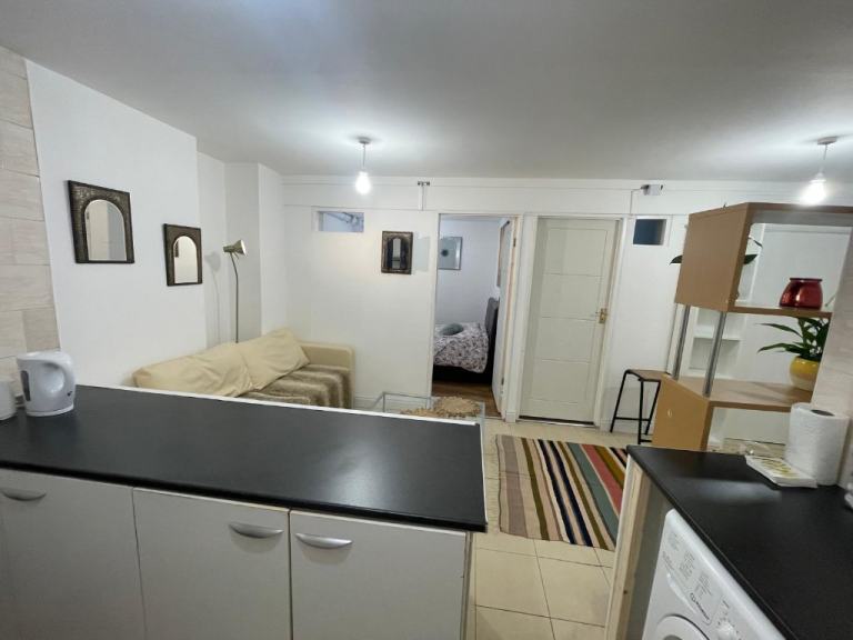 SMALL  DOUBLE ROOM GREAT WESTERN ROAD, W9 - ALL BILLS EXCEPT ELEC