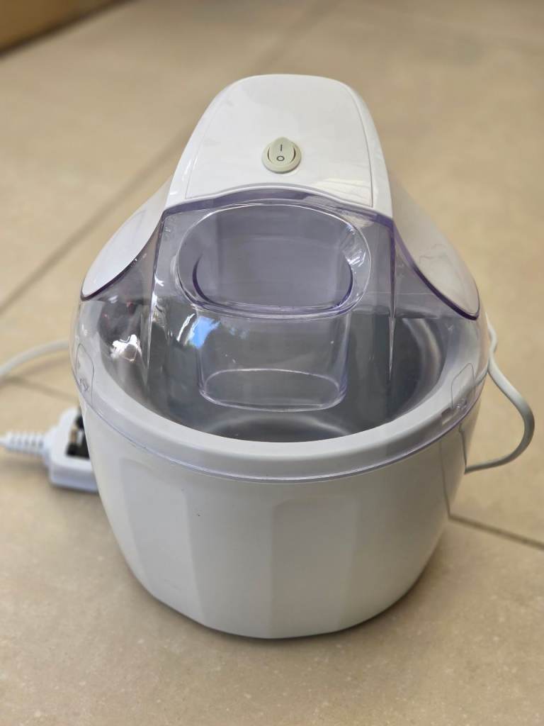 Ice cream maker 