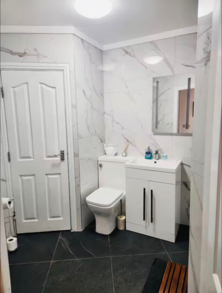 2 bed flat + carpark