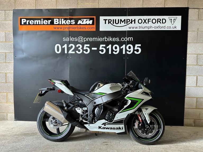 Stunning One Owner 2024/24 Kawasaki ZX-10R Motorcycle 