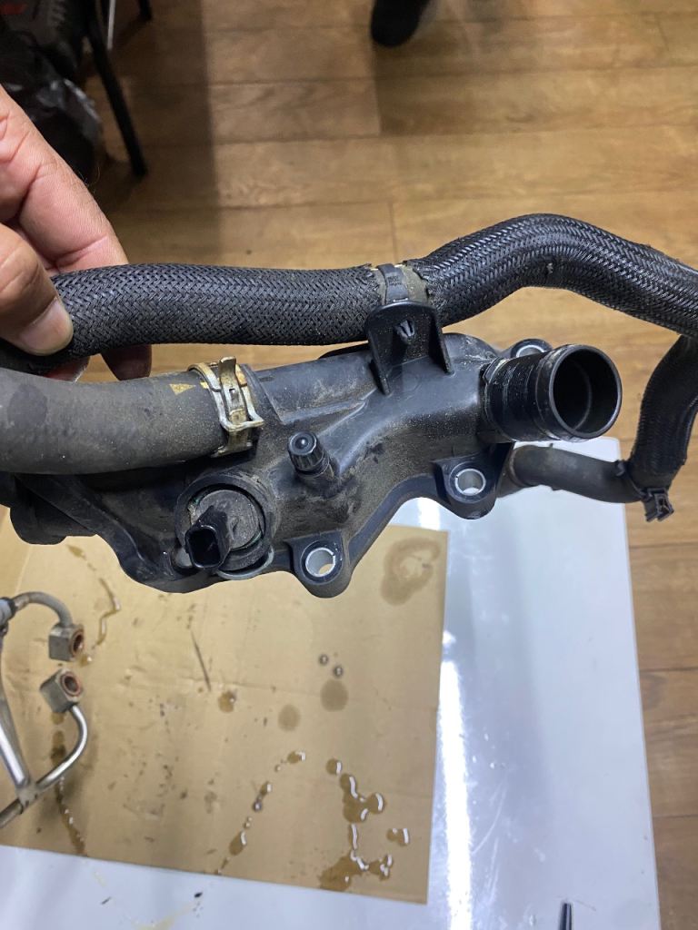 Renault capture  1.5 thermostat housing