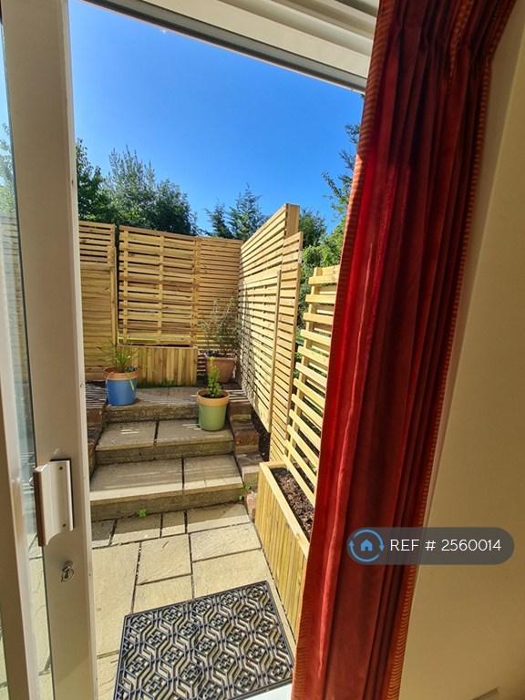 1 bedroom flat in Talbot Avenue, High Wycombe, HP13 (1 bed) (#2560014)