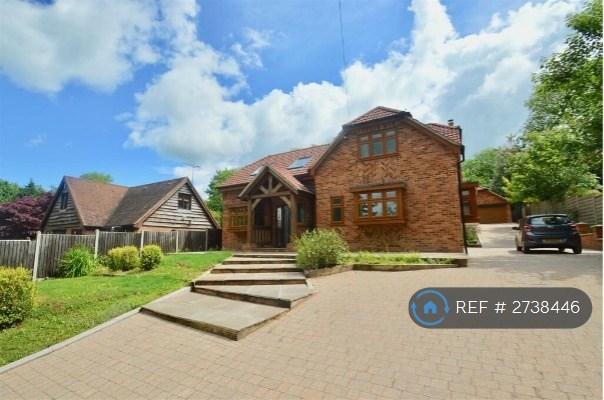 5 bedroom house in Rhododendron Avenue, Meopham, Gravesend, DA13 (5 bed) (#2738446)