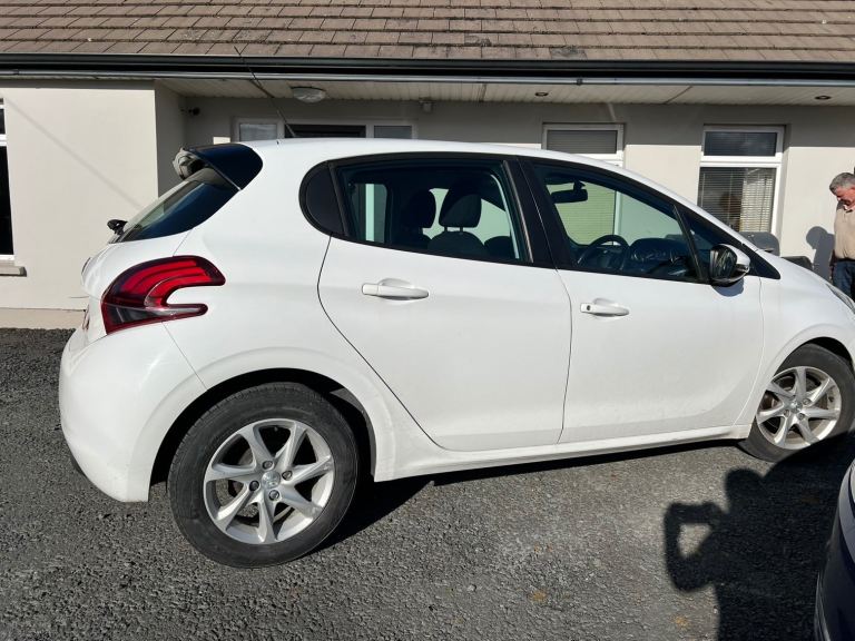 Peugeot, 208, Hatchback, 2018, Manual, 1560 (cc), 5 doors