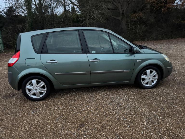 2005 Renault Megane 1.6 VVT Dynamique 5dr Auto MPV PETROL Automatic