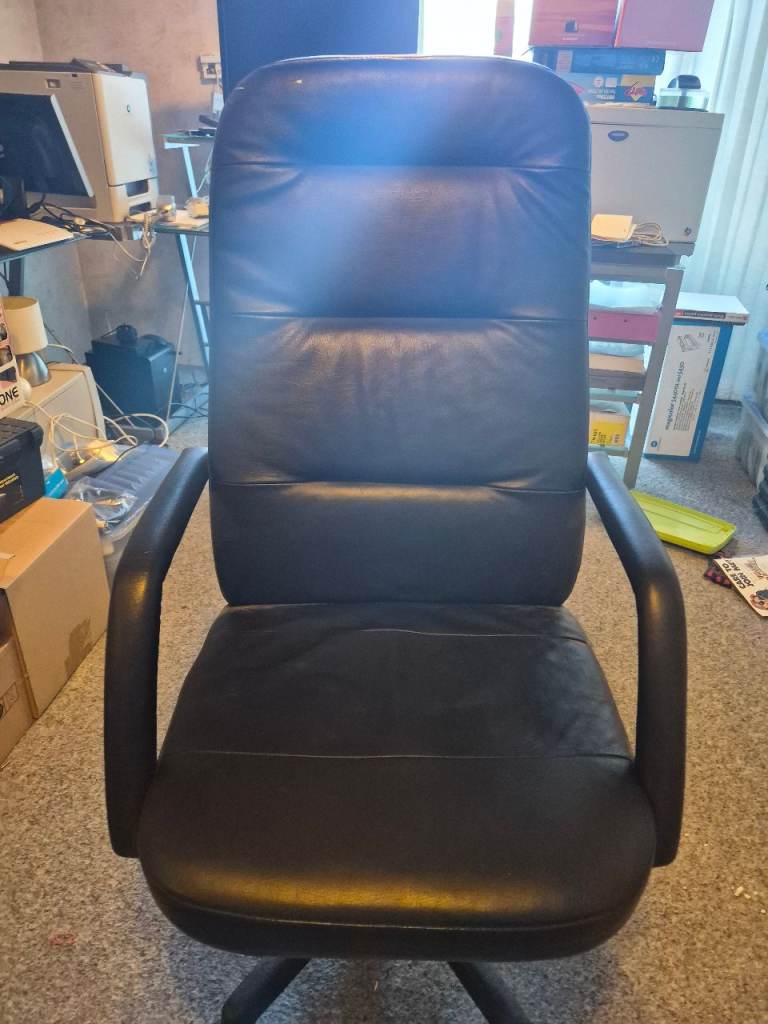 Black Leather Office Chair – Swivel and Adjustable Height