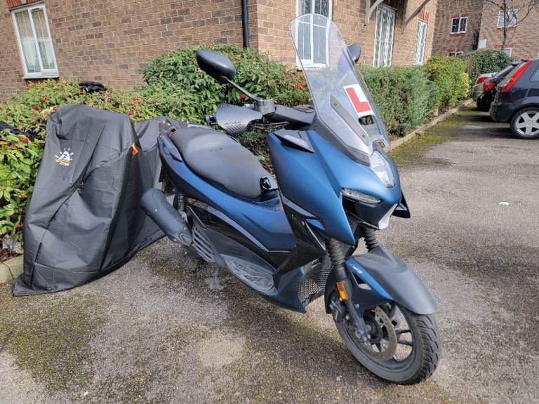 Zontes ZT125-M Scooter ABS, low mileage, learner legal, manufacturer warranty