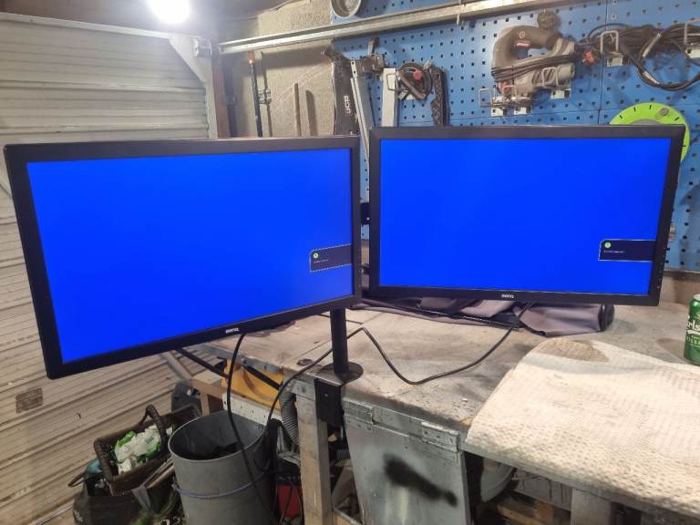Monitors with table arm mount 