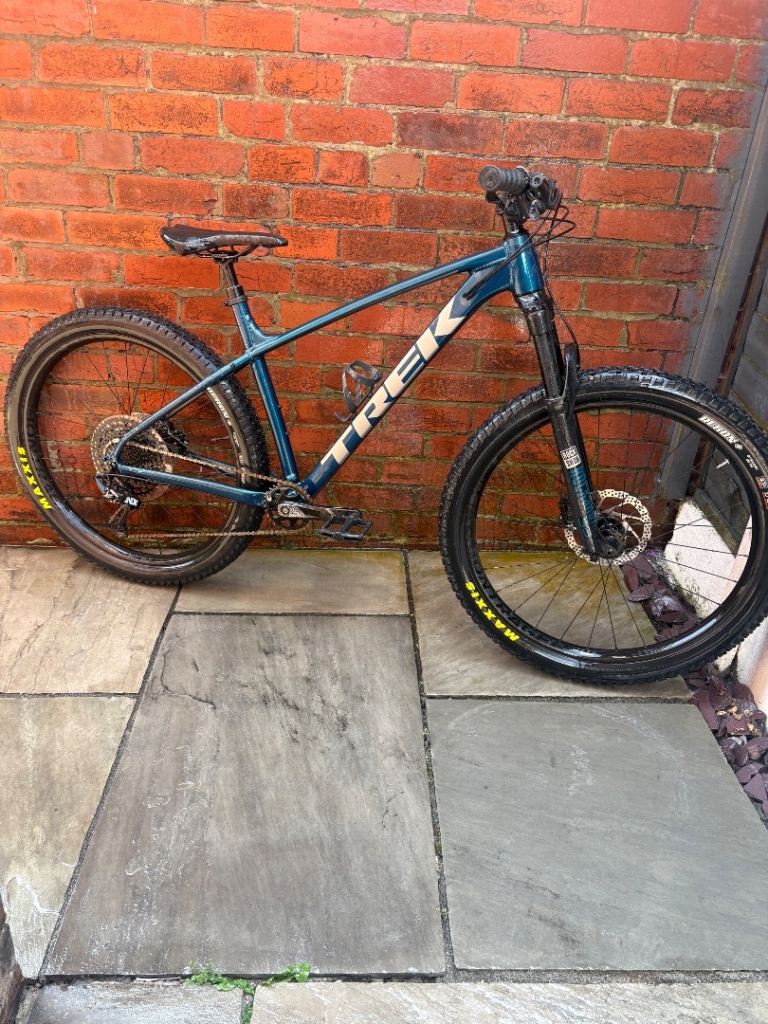 Trek Roscoe 8 Mountain Bike 18” medium frame 29” wheels