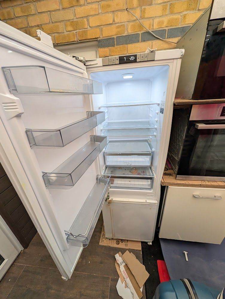 Grundig 70-30 Integrated Fridge Freezer (Not Free) - Excellent Conditon (A++ Energy Rating)