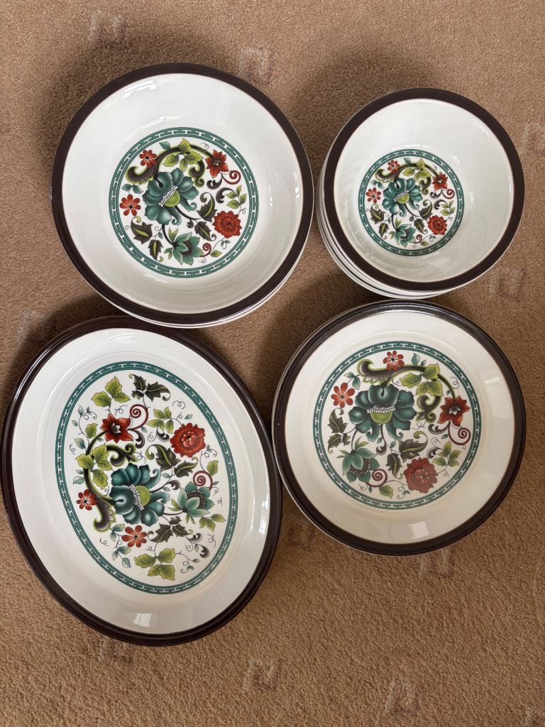 Vintage Retro Dinner Set