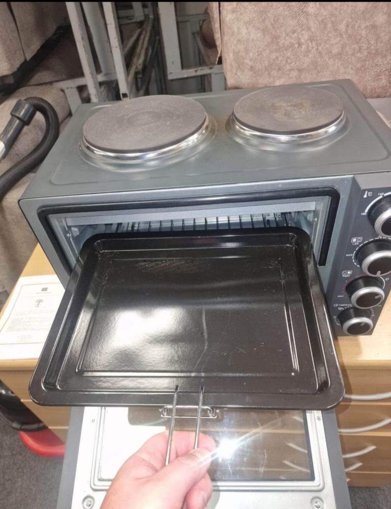 image for Cooker works 28L mini oven with hob £70 only