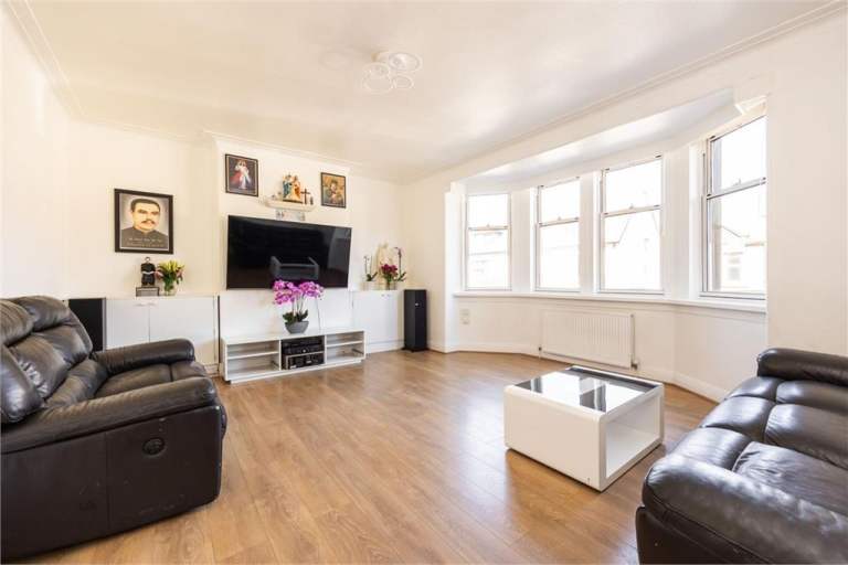 Single Room for Rent – 3-Bedroom Flat