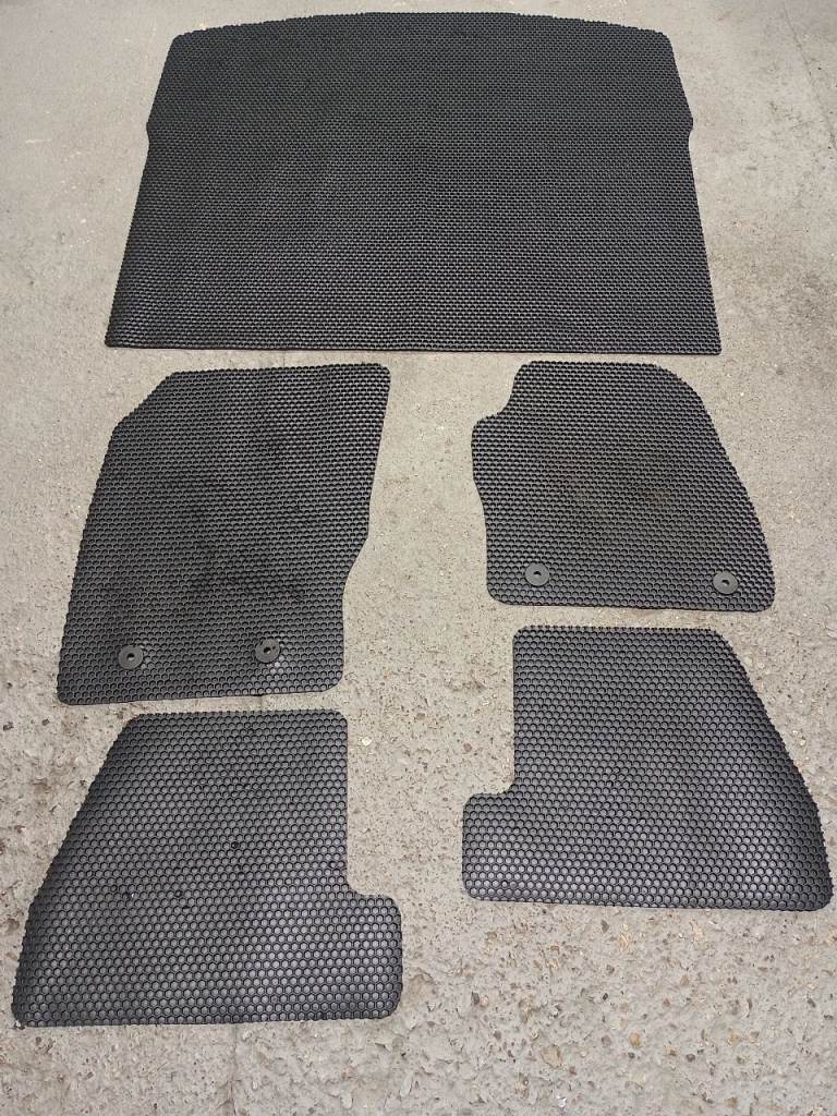 Ford Focus MK3 Estate Rubber Car Mat Set 5 Piece