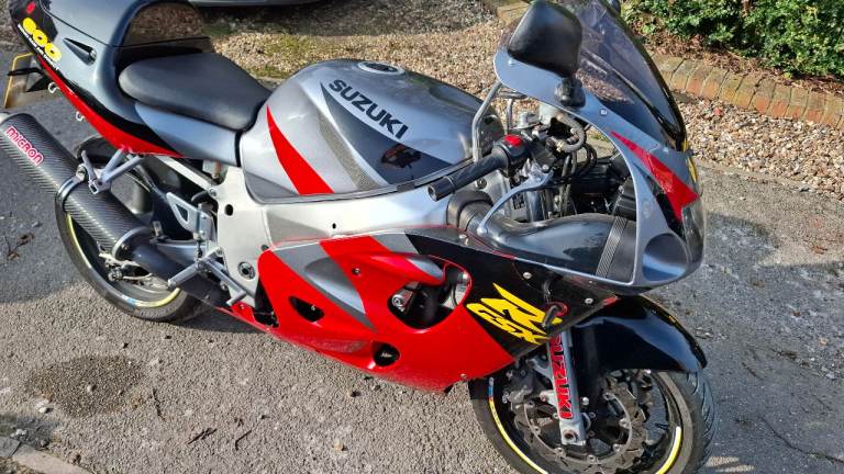 Suzuki GSXR 600 SRAD full MOT great condition