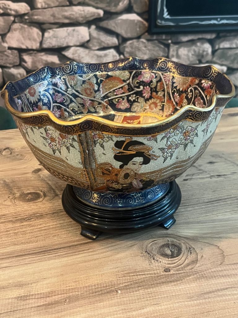 Japanese Satsuma Style Bowl Hand Painted Geisha Scene Gilt Decor Vintage Ceramic + Stand