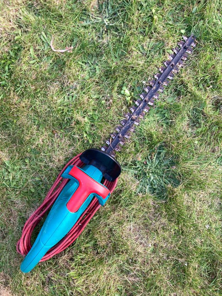 BOSCH HEDGE TRIMMER WORKING