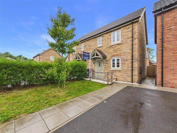 Freehold property. No chain. available emediately