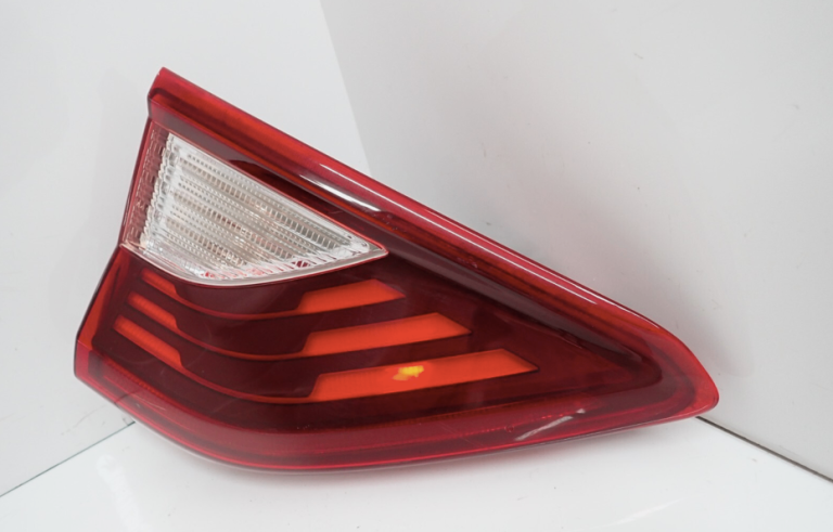 KIA STONIC 2018 PASSENGER SIDE REAR INNER LIGHT 92403-H8 NSR 
