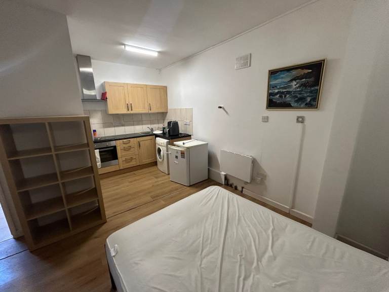 SELF CONTAINED STUDIO FLAT VILLAGE WAY NEASDEN NW10