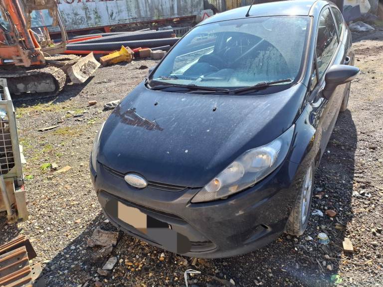 Ford Fiesta Mk7 Breaking car ( Wheel Nut For Sale )