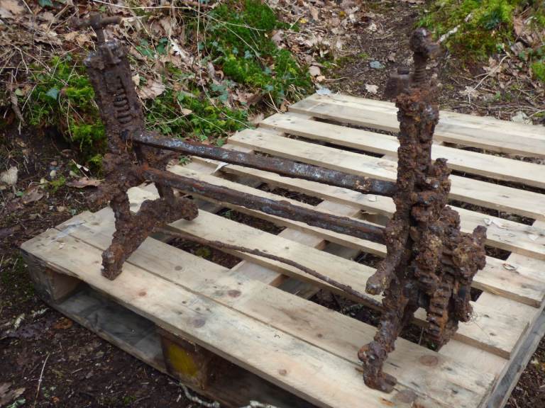 VINTAGE CAST IRON EWBANK LITTLE GIANT MANGLE 1921 YARD ART GARDEN FEATURE RUSTY