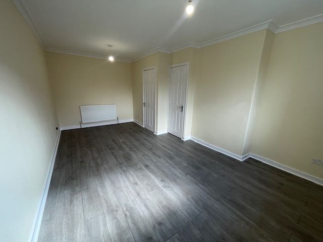 Large 3 bedroom top floor flat, Barrhead
