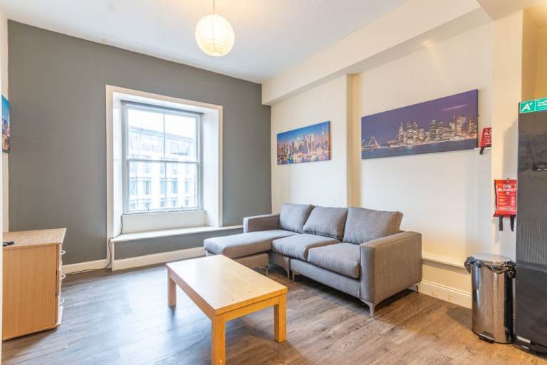 Spacious, 5 bedroom, HMO property on Morrison Street – available May