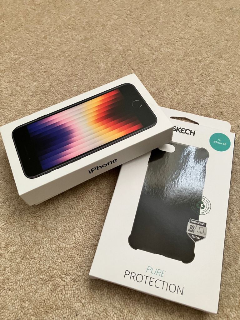 iPhone SE 2022 64GB unlocked with cable and brand new case 