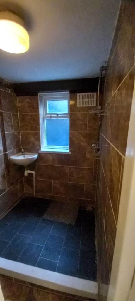 **TO LET**1 BEDROOM GROUND FLOOR FLAT**WATERLOO ROAD**BURSLEM**