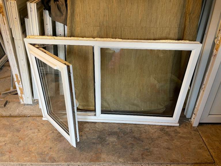 H 91 x W 147 cm - BEAUTIFUL UPVC DOUBLE GLAZED WINDOW - THERMAL GLAZING**3 YEARS OLD* (REF: MJ31)