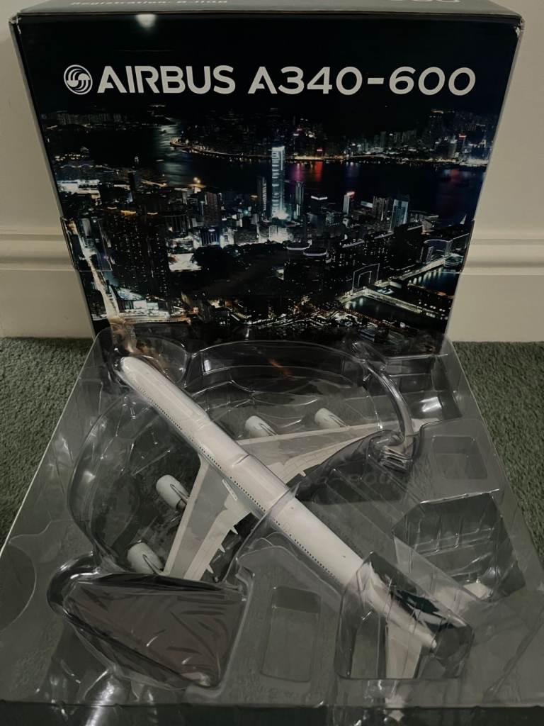 1:200 diecast model aircraft - Eagle / Phoenix Cathay Pacific Airbus A340-600 B-HQB - as new