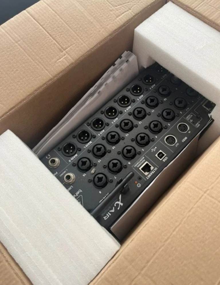 Behringer XR 18 AIR Digital Mixer 