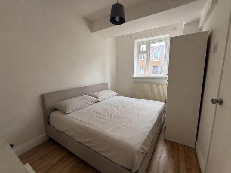 🎶Comfortable DOUBLE  Room in a Peaceful Shared Home – Ready to Move In🎶