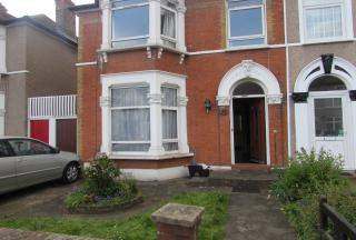 Spacious 4-Bedroom Family House on Kinfauns Road, Goodmayes, IG3
