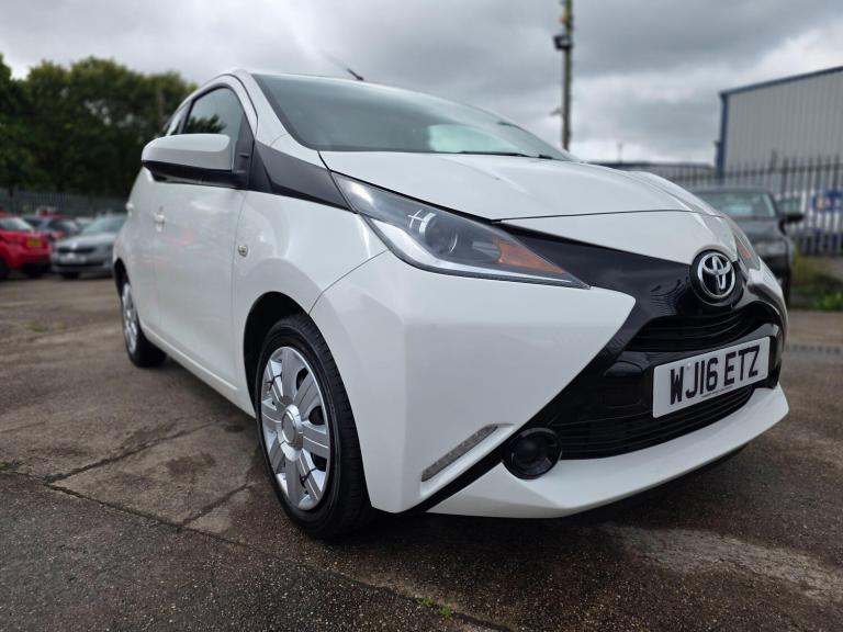 2016 Toyota AYGO 1.0 VVT-i x-play Euro 5 5dr Euro 5 HATCHBACK Petrol Manual
