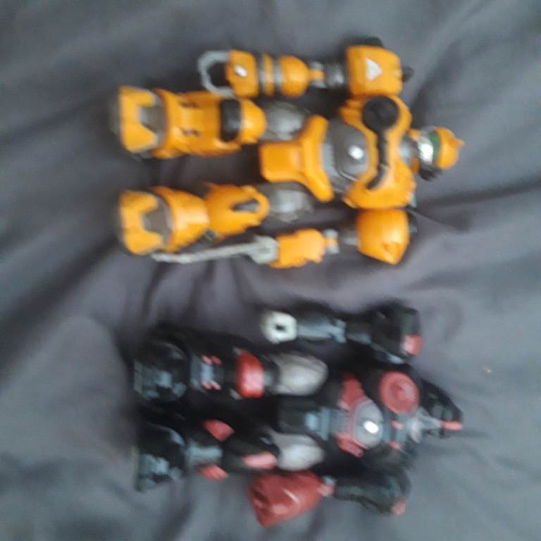 2 robots (happy kid)