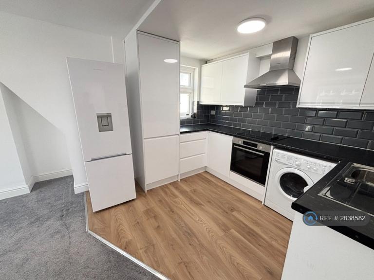 1 bedroom flat in Morland Avenue, Leicester, LE2 (1 bed) (#2838582)