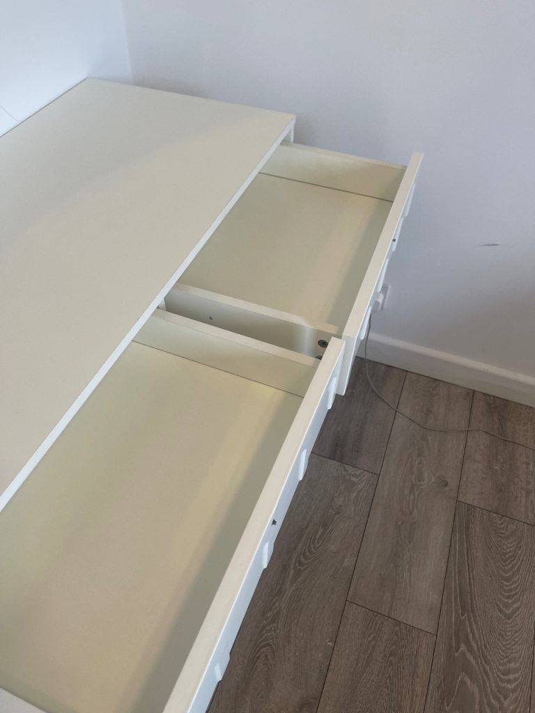 Vanity table