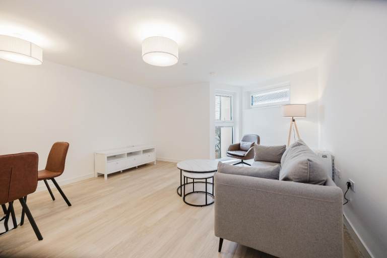 Fantastic, 1 bedroom, 3rd floor flat in Corstorphine, with private parking – available December