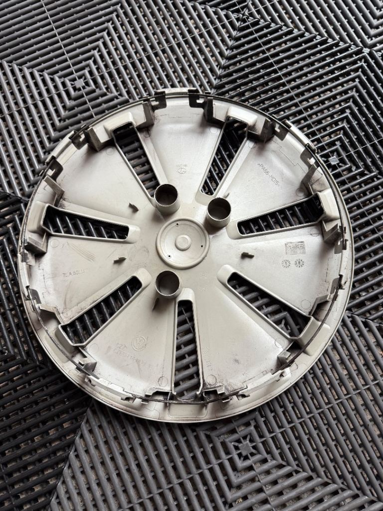 VW Transporter Wheel trim