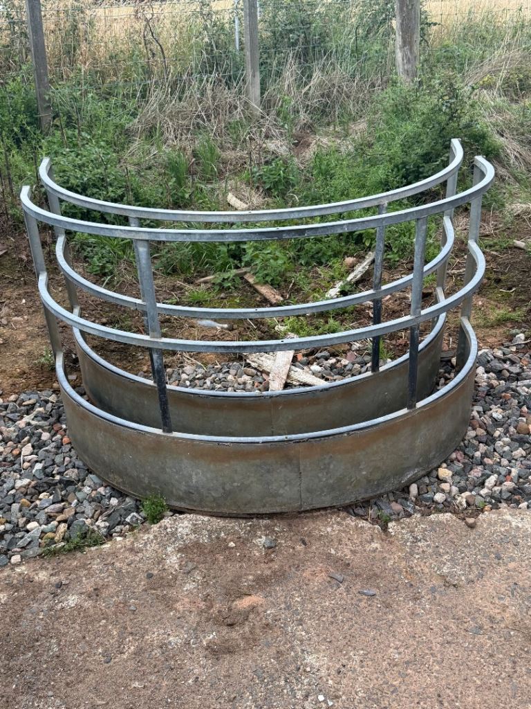 Ritchie sheep ring feeder
