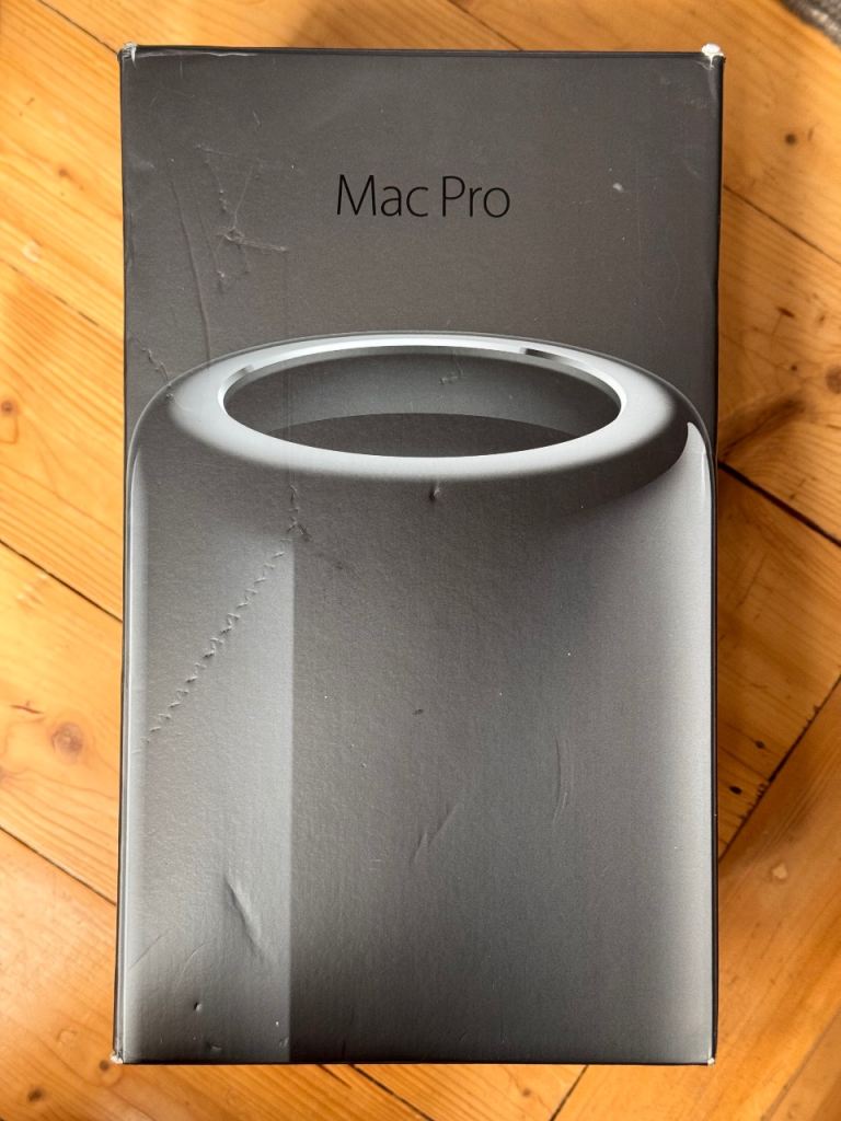 Mac Pro 6.1 with dual D700, 32GB RAM & 500GB SSD