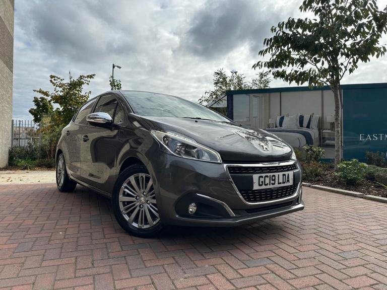 2019 Peugeot 208 1.2 PureTech Signature Euro 6 (s/s) 5dr HATCHBACK Petrol Manual