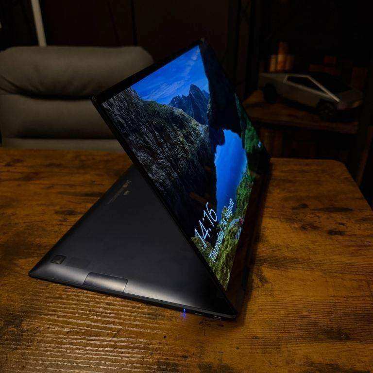 Samsung 2-in-1 Laptop/Tablet – Black, Good Condition
