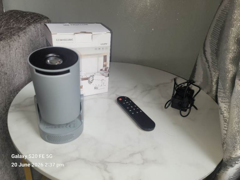 HY300 PRO PLUS MAX PROJECTOR 