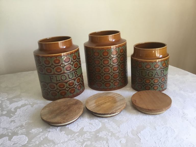 Hornsea Brontë Ceramic Kitchen Canisters with Wooden Lids